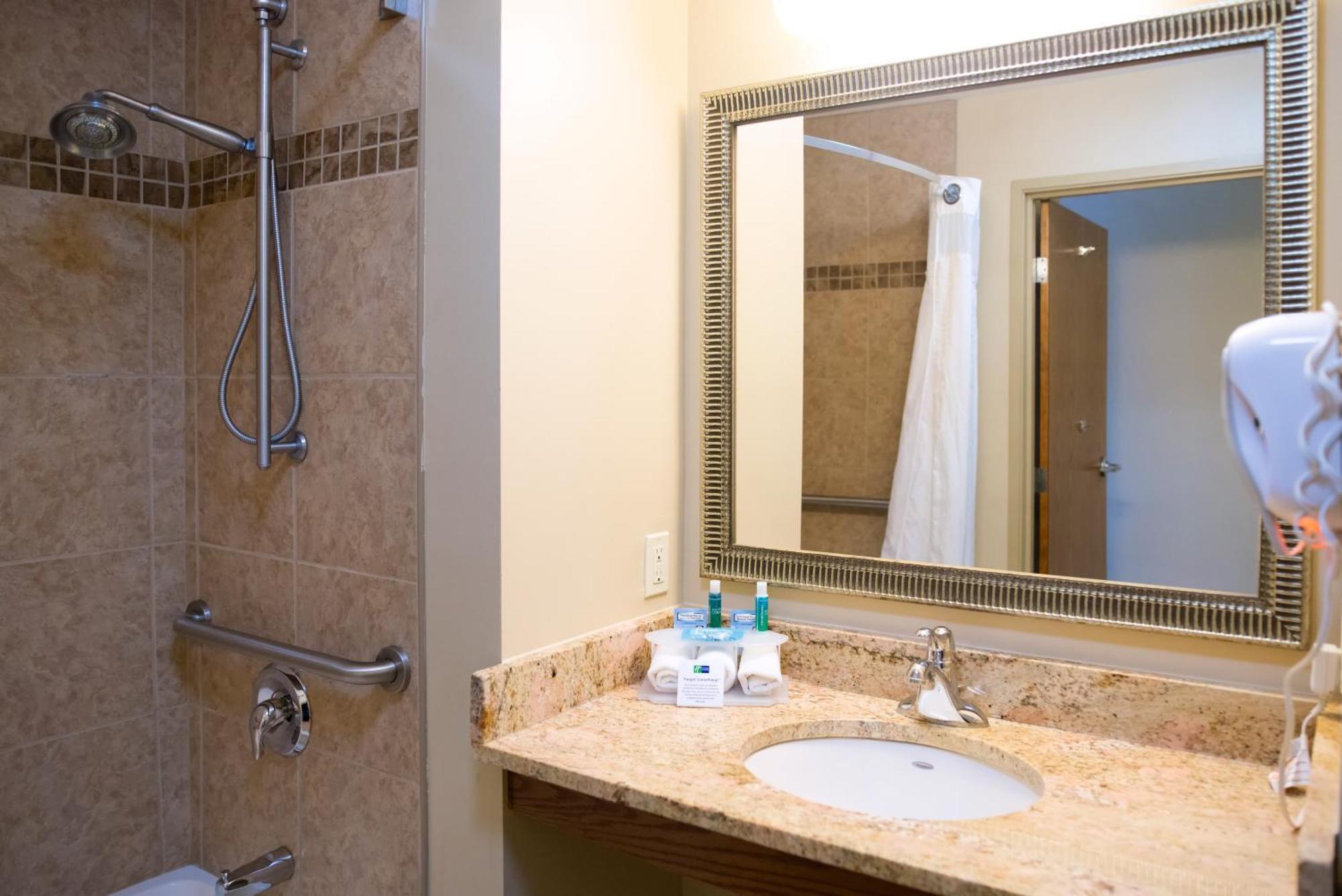 King Room - Mobility Access/Hearing Accessible